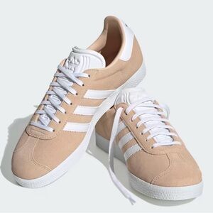 Adidas Gazelle shoes Women’s 6